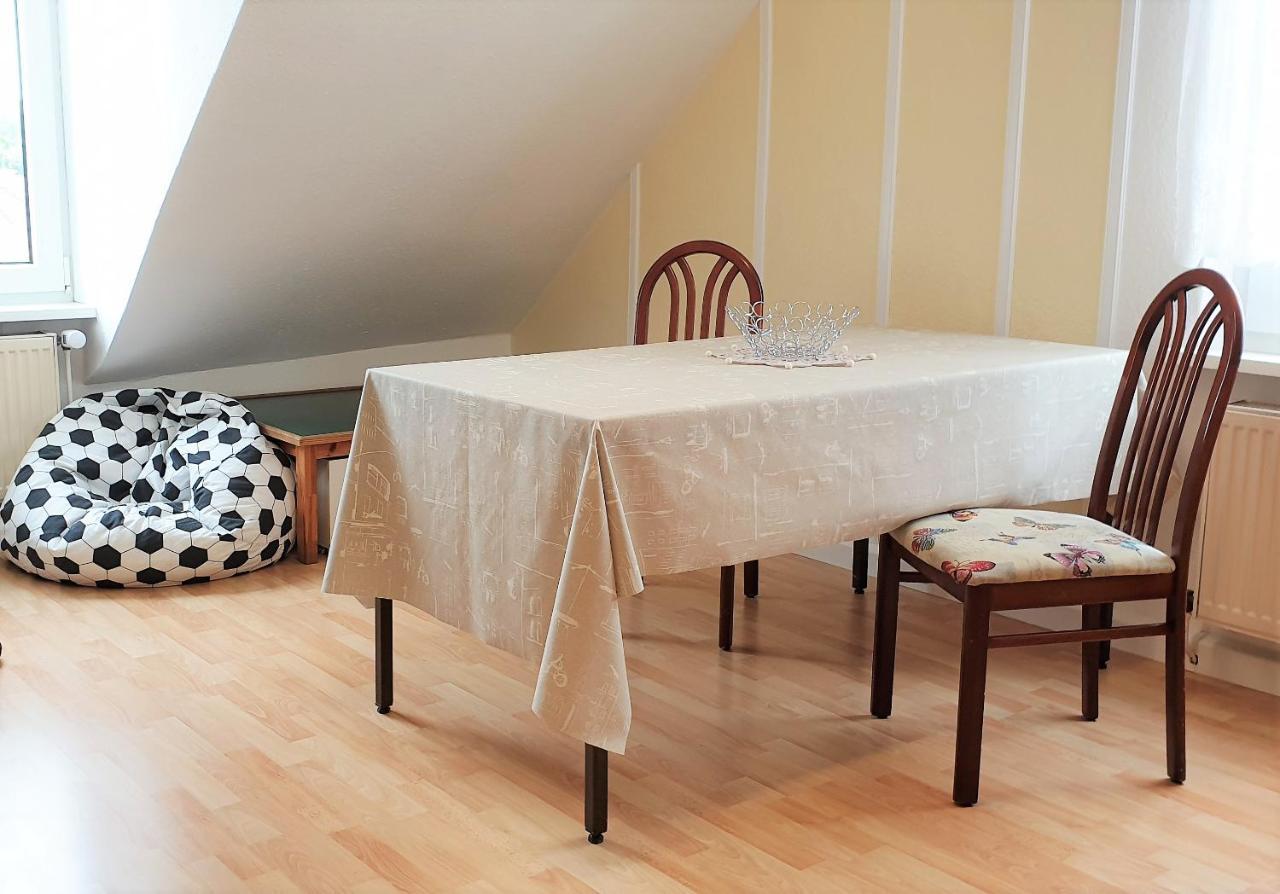 Apartment Bayreuth, Grosse Ferienwohnung Im Haus Mit Kunst, 3 Schlafzimmer, Kueche, Parkplatz מראה חיצוני תמונה