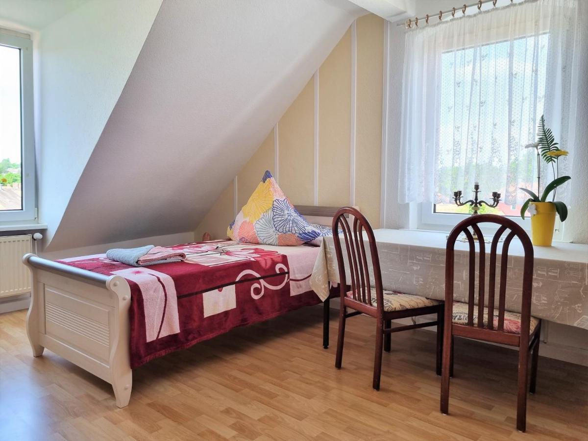 Apartment Bayreuth, Grosse Ferienwohnung Im Haus Mit Kunst, 3 Schlafzimmer, Kueche, Parkplatz מראה חיצוני תמונה
