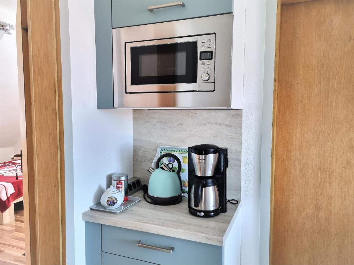 Apartment Bayreuth, Grosse Ferienwohnung Im Haus Mit Kunst, 3 Schlafzimmer, Kueche, Parkplatz מראה חיצוני תמונה