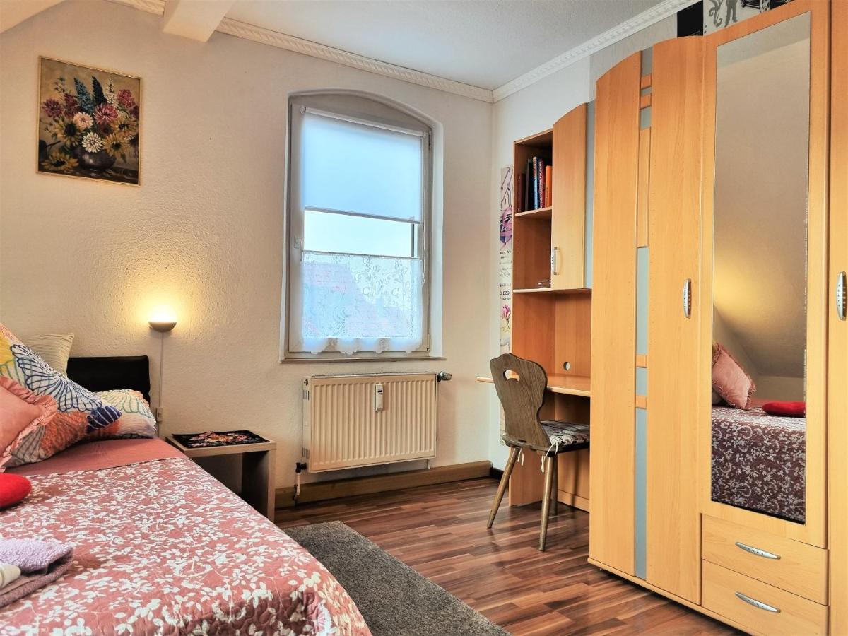Apartment Bayreuth, Grosse Ferienwohnung Im Haus Mit Kunst, 3 Schlafzimmer, Kueche, Parkplatz מראה חיצוני תמונה