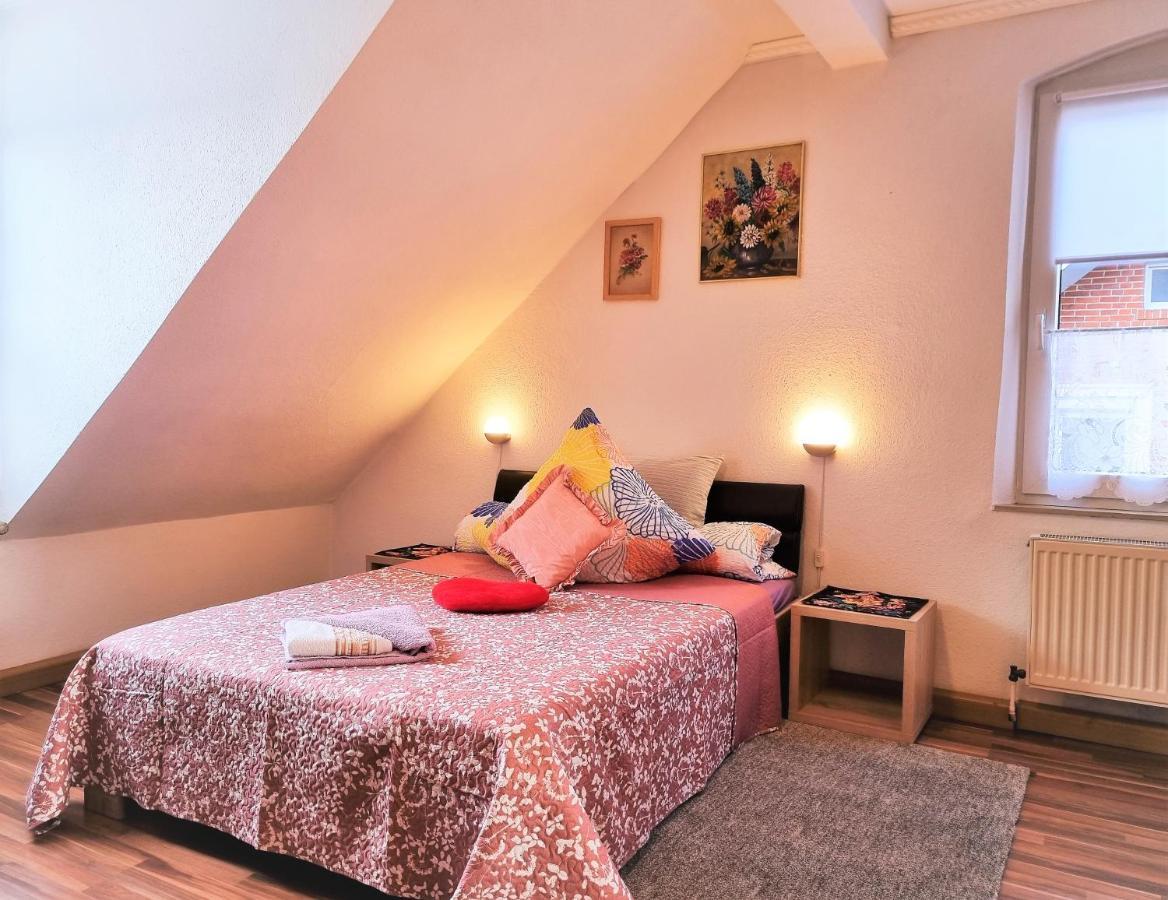 Apartment Bayreuth, Grosse Ferienwohnung Im Haus Mit Kunst, 3 Schlafzimmer, Kueche, Parkplatz מראה חיצוני תמונה